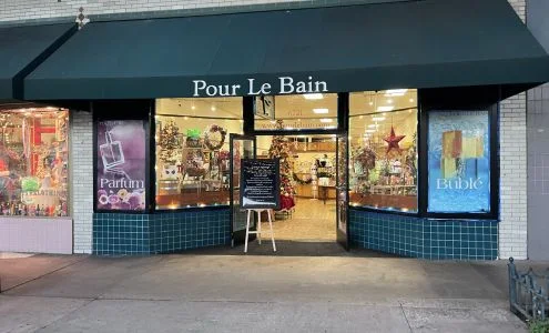 Pour Le Bain business photo